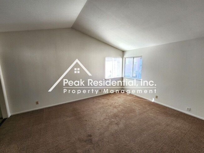 Building Photo - A Very Nice Lincoln 3bd/2ba House with 2-Car Garage