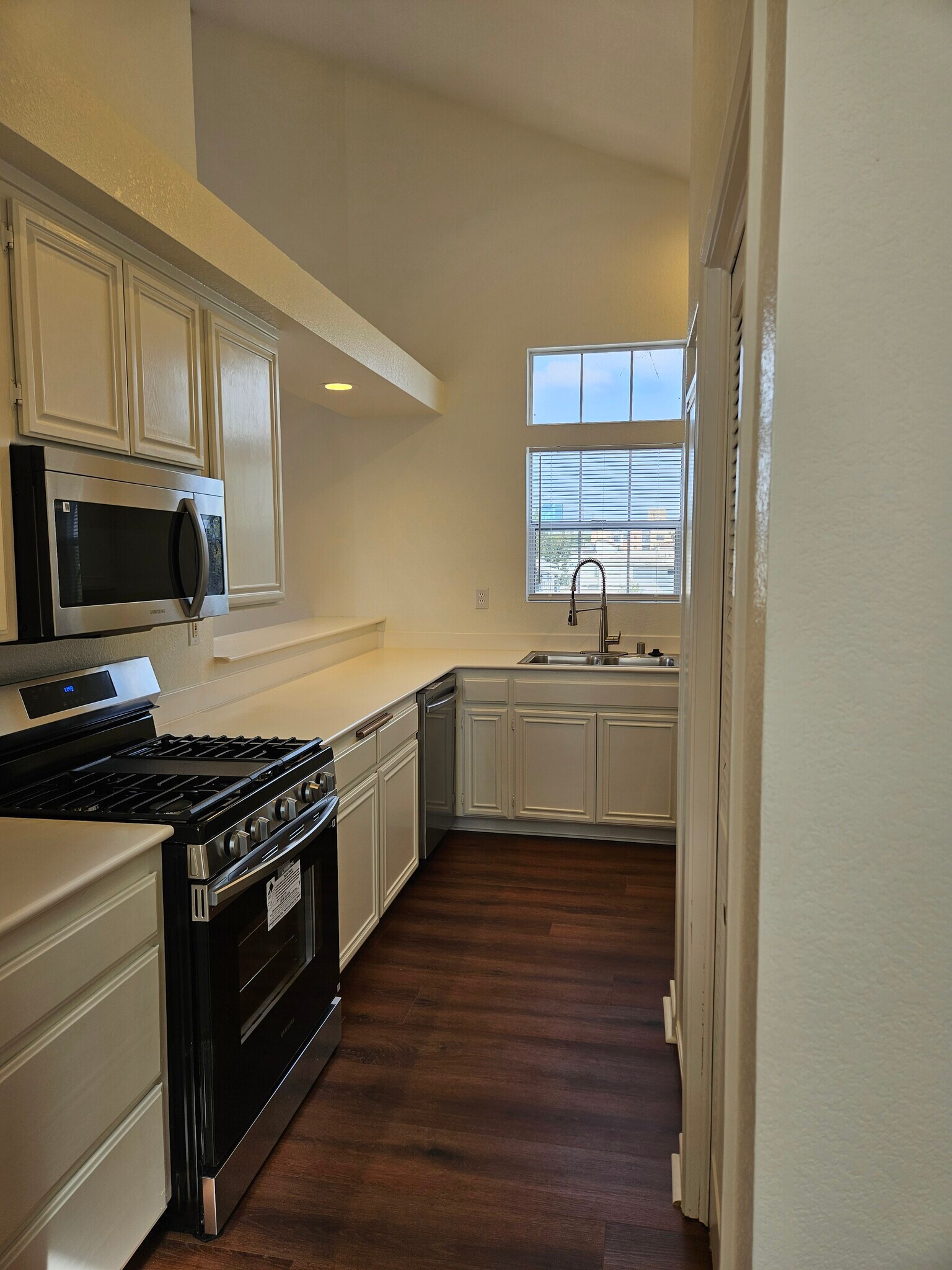 Kitchen - 11829 Gateway Blvd
