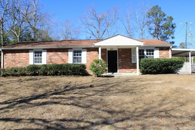 Building Photo - Awesomely Located 3 bedroom 2 bath Available!