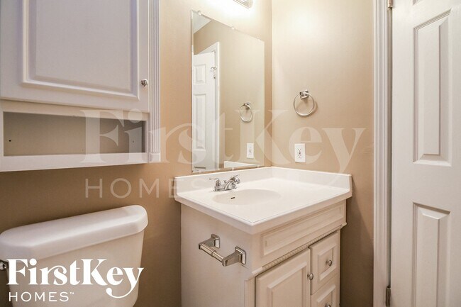 Building Photo - 2305 NE 61st St