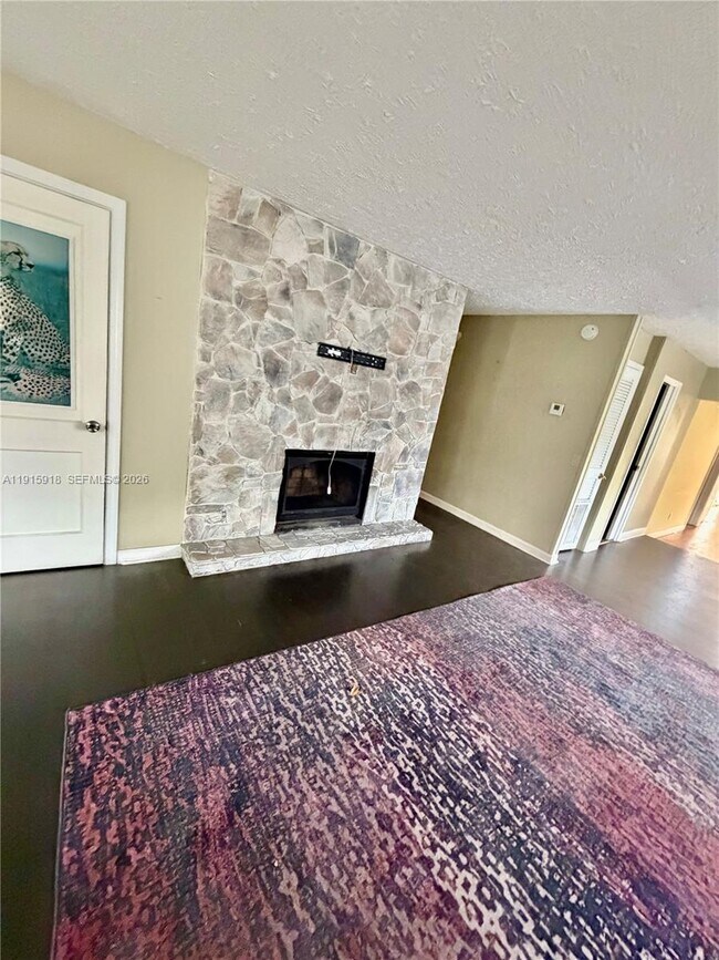 Building Photo - 3900 W 17th St