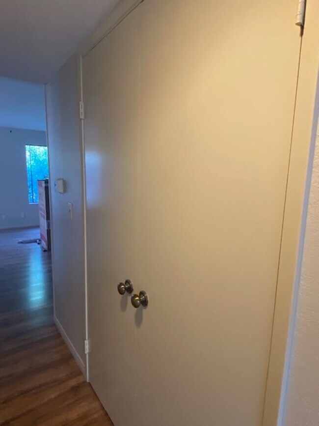 Building Photo - LOCATION, LOCATION 2 Bedroom 2 Bathroom Condo