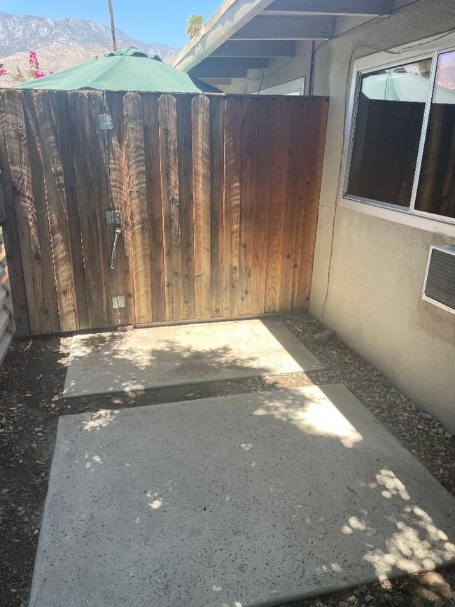 Building Photo - 540 S Mountain View Dr