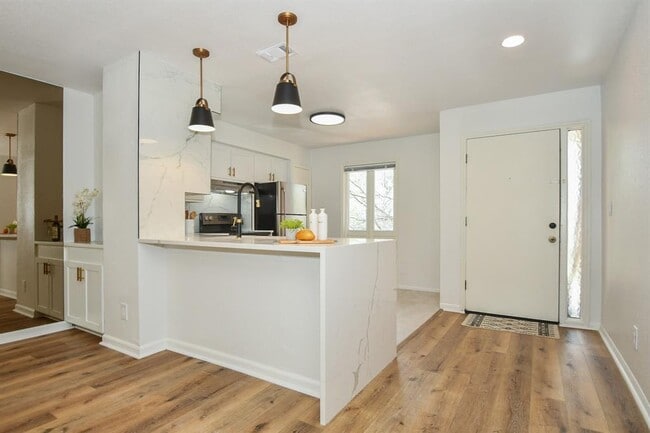 Building Photo - 6529 Bayou Glen Rd