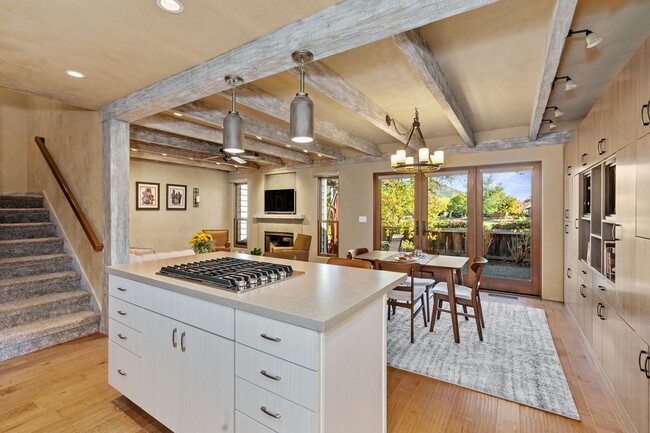 Building Photo - Gorgeous Furnished 2-Bed, 2-Bath Townhouse...
