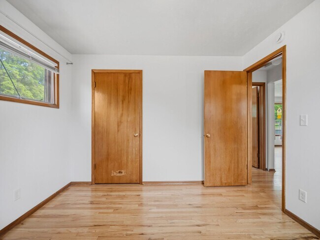 Building Photo - Spacious Unfurnished Home in Northwest Spokane