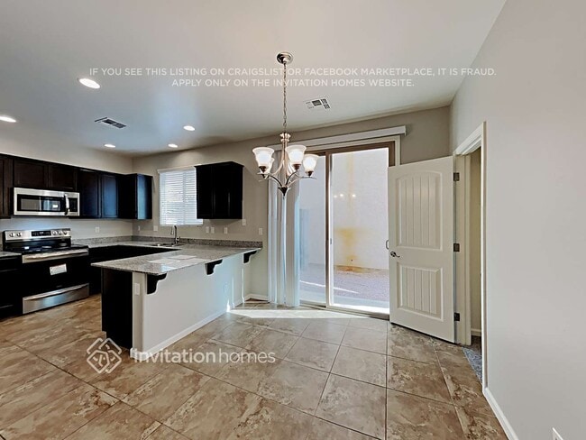 Building Photo - 1391 S Moccasin Trail