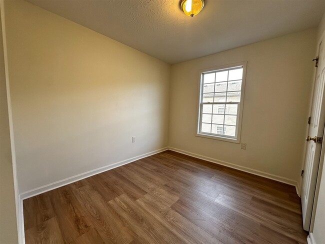 Building Photo - 1225 N Lee Dr