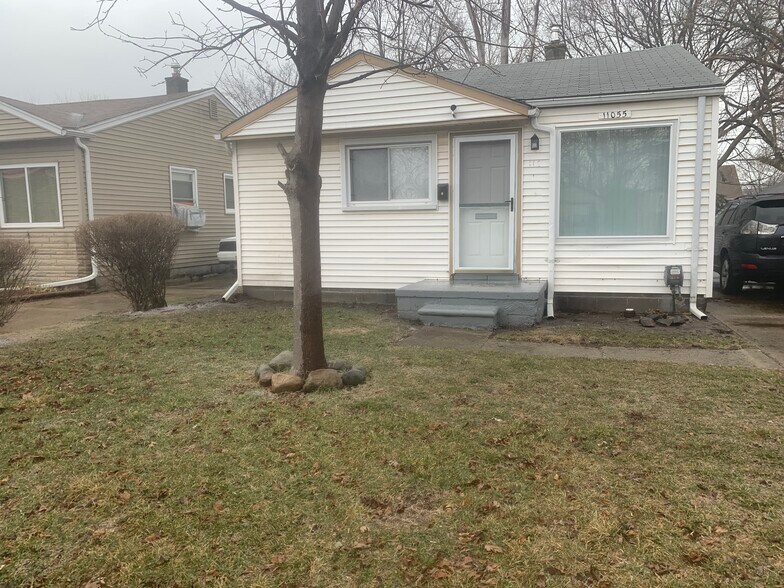 Front of house - 11055 Chapp Ave