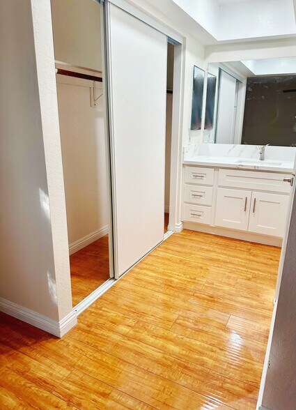 Building Photo - 10968 Buckingham Way