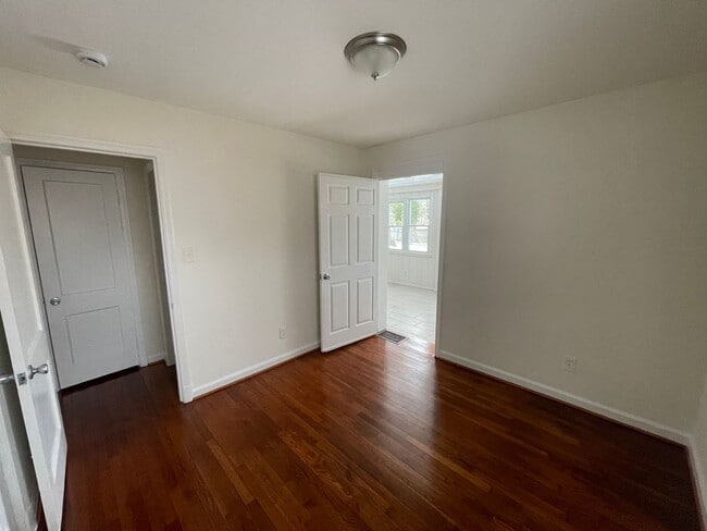 Building Photo - A 2 Bedroom Plus Den 1 Bath Brick Home Just Off Connecticut Ave. in Silver Spring