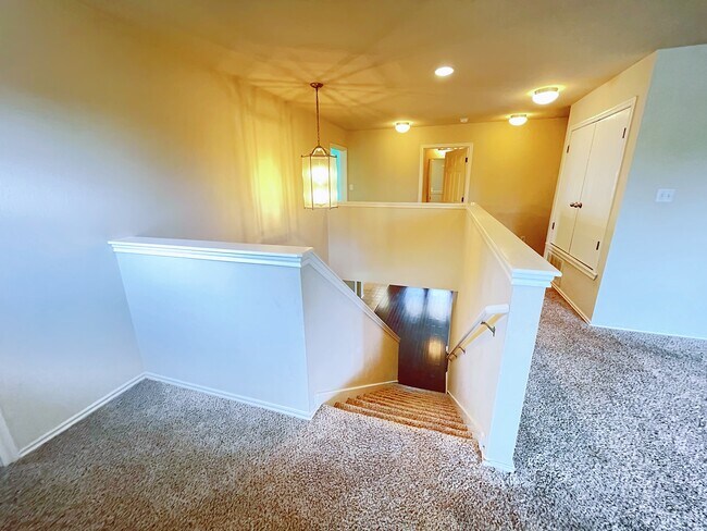 2nd level - 577 Quarter Ave