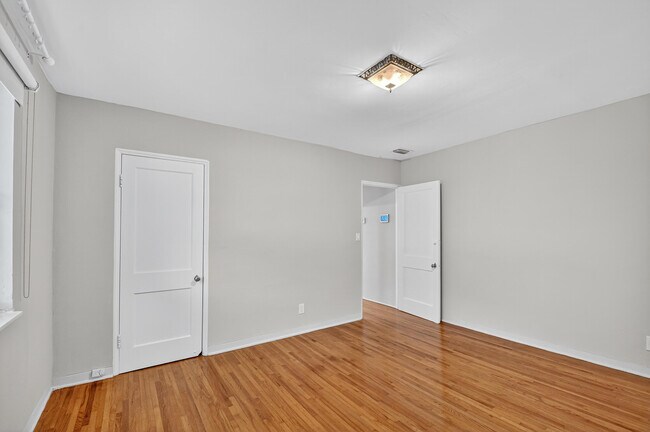 Building Photo - 2817 Poinsettia Ave