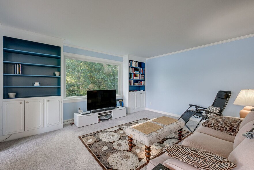Building Photo - 552 Rio Vista