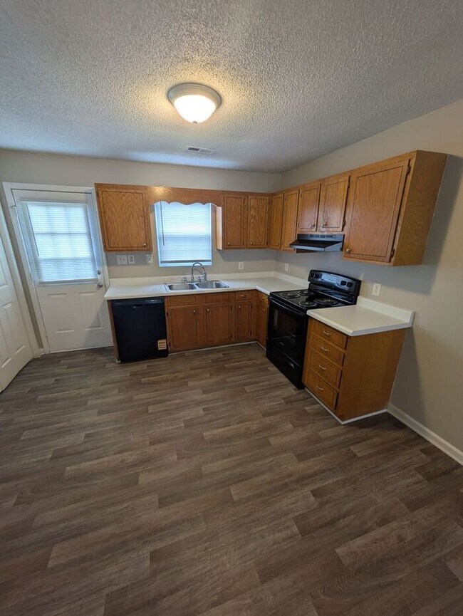 Building Photo - 2BD/1BA Unit at The Squires in Newton, NC