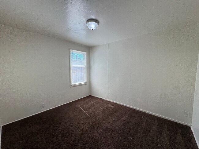 Building Photo - 209 Warren Ave