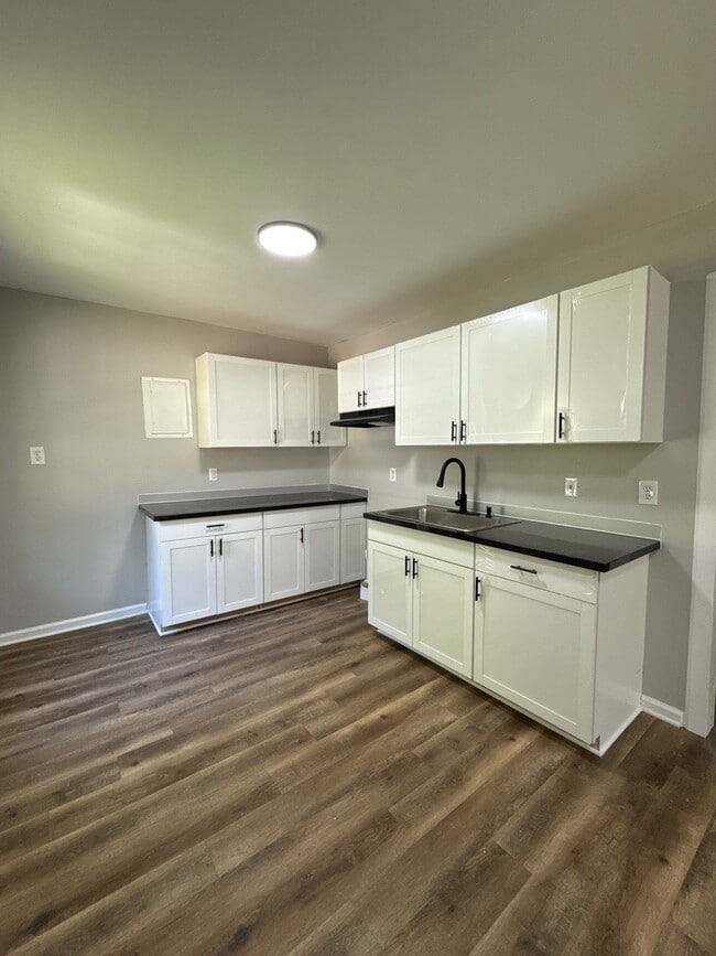 Building Photo - 812 Cobb Cir