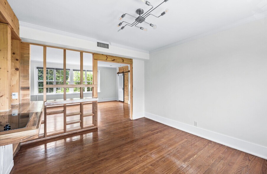 View of family room - 1112 Clifton Ln