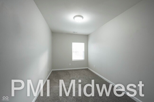 Building Photo - 925 N Sheffield Ave