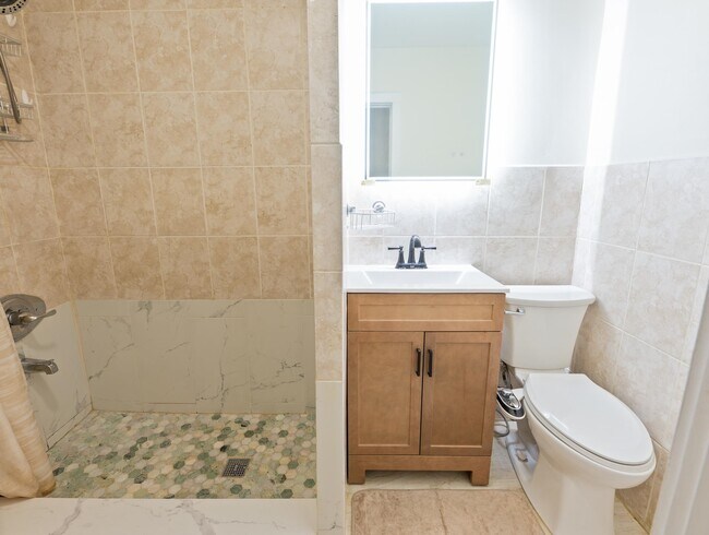 Building Photo - 9 W 15th St