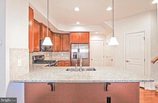 Building Photo - 13652 Endeavour Dr