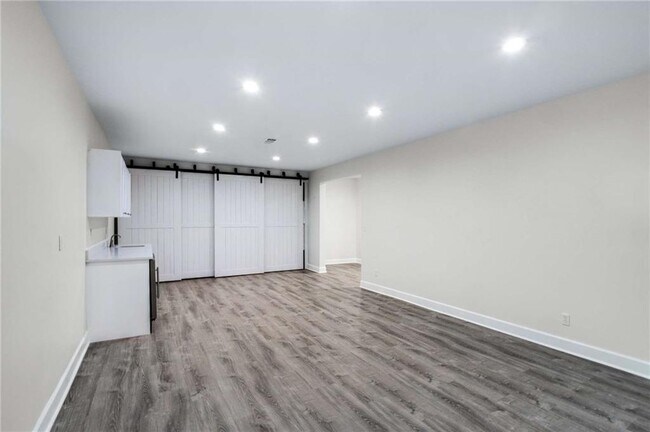 Building Photo - 448 Ivy Park Ln NE