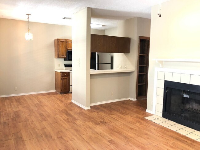 Building Photo - PRELEASE 8/15/2025 2 bed 2 bath