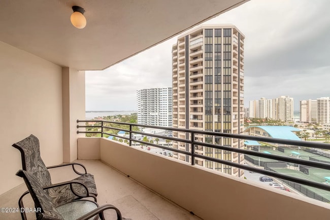 Building Photo - 1 Oceans West Blvd