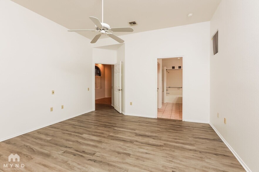 Building Photo - 1606 W Calle Del Ducado
