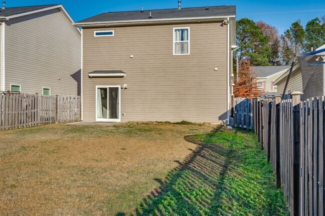 Building Photo - Amazing home in quiet and established neighborhood