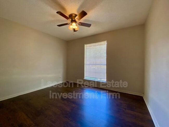 Building Photo - 6333 Alameda Dr