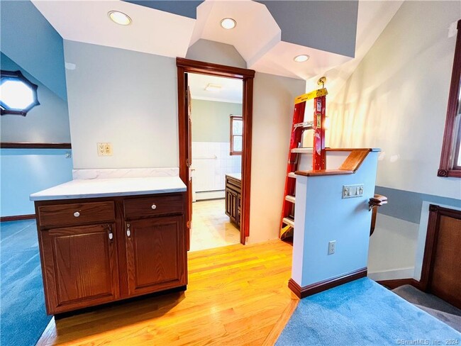 Building Photo - 21 Cottage St