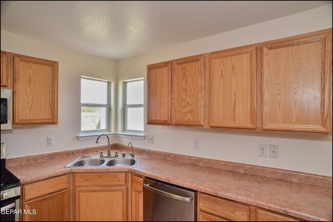 Building Photo - 4613 Robert Holt Dr