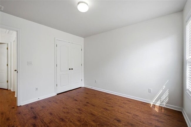 Building Photo - 6425 White Walnut Way