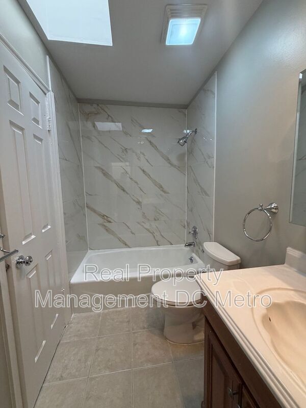 Building Photo - 1406 Carrollsburg Pl SW