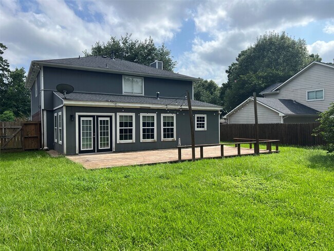 Building Photo - 18385 Ten Oaks Ct