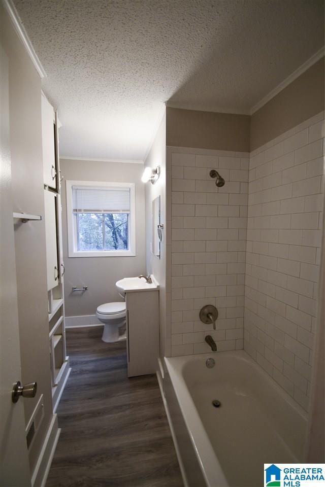 Building Photo - 209 13th Ave NE