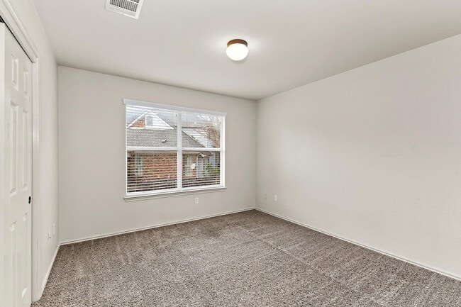 Building Photo - 2410 Great Oaks Dr