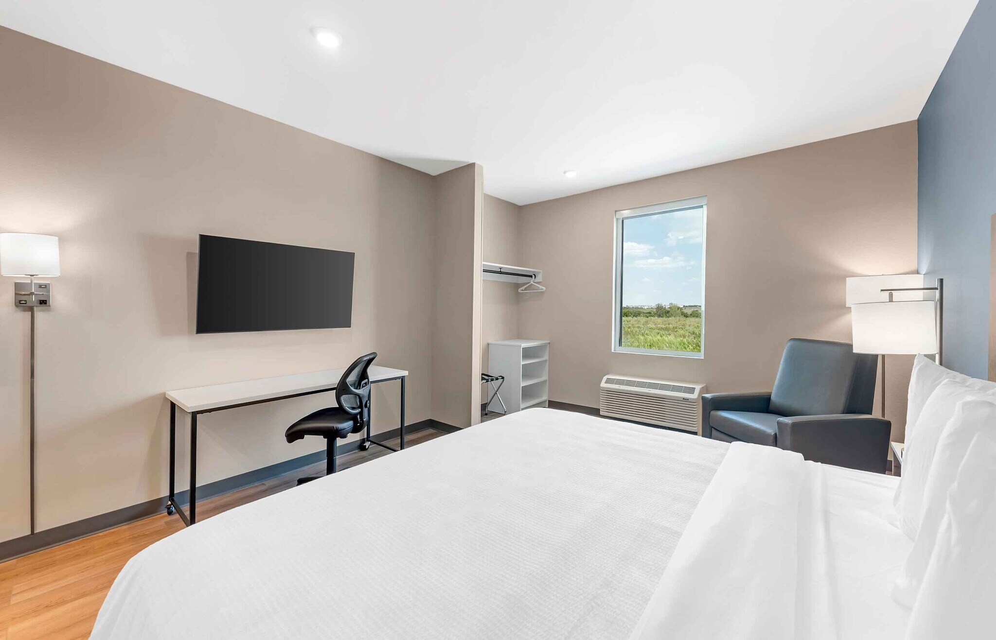 Building Photo - Furnished Studio-Kyle