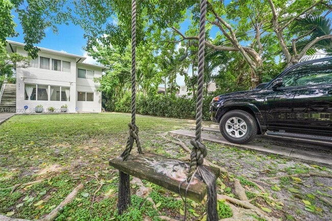 Building Photo - 171 NE 46th St