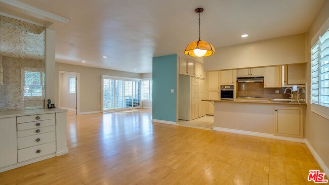 Building Photo - 9631 Crystal View Dr