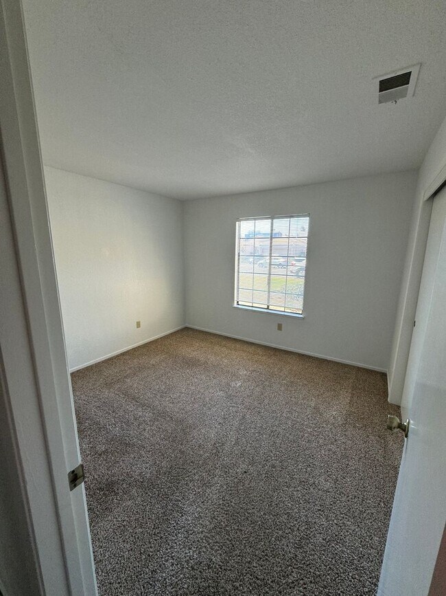 Building Photo - 1042 Awani Dr