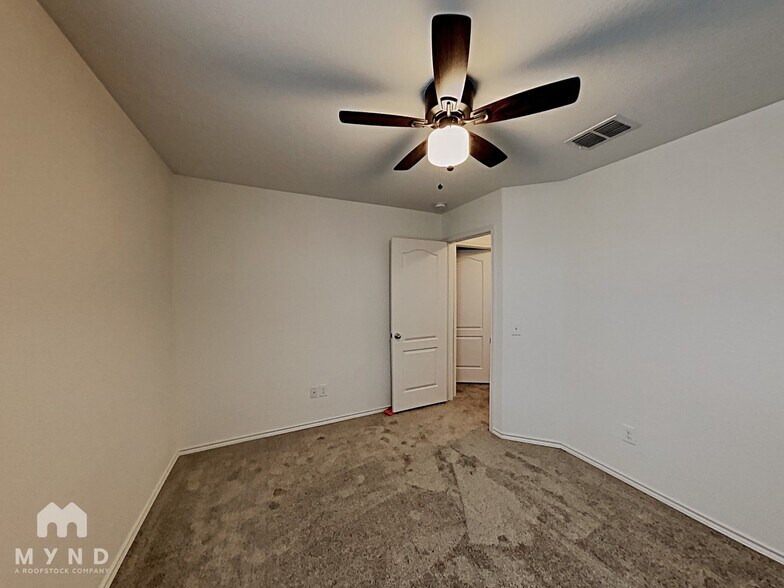 Building Photo - 440 Stonebrook Dr