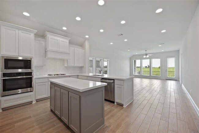 Building Photo - 127 Plumbago Loop