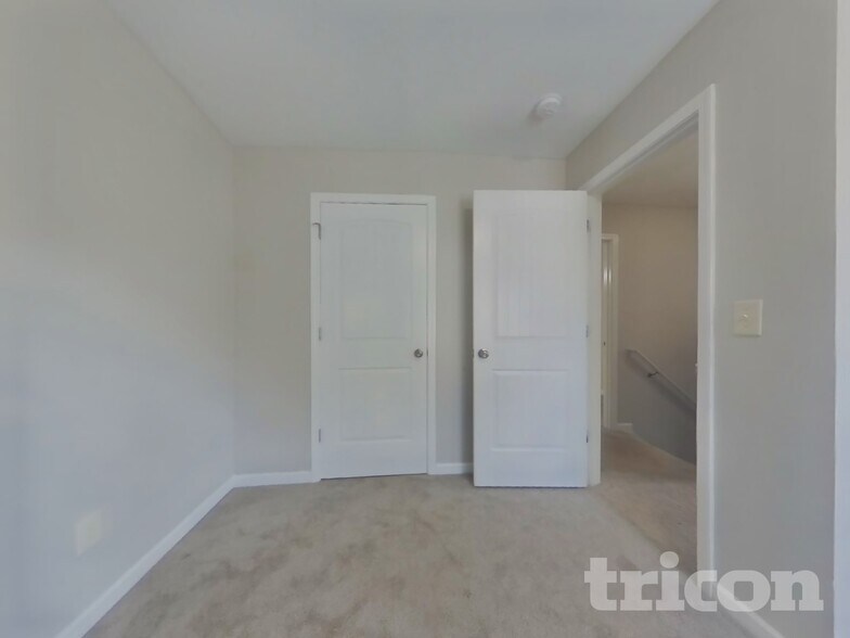 Building Photo - 17 Carriage Hls Dr SE