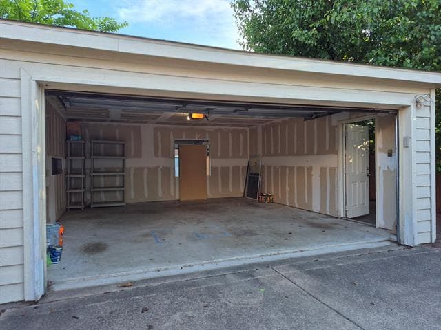 Building Photo - 2620 Van Buren Dr