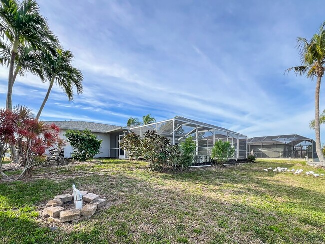 Building Photo - Cape Coral Pool Home with Canal!