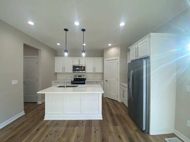 Building Photo - Luxury Homes in West Des Moines