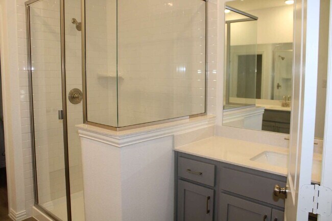 Building Photo - 628 Blue Rdg Dr