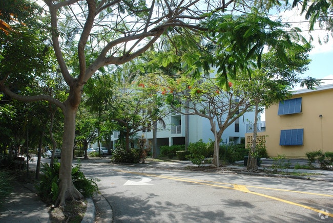 Building Photo - Vizcaya Grove Apartments